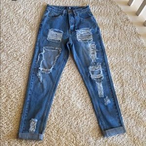 Boohoo mom jeans (high waist & distress)